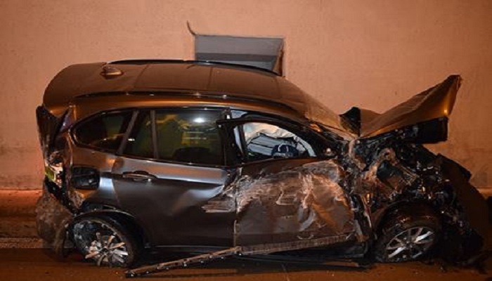 Photo of Video : ਨੀਂਦ ਦੀ ਵਜ੍ਹਾ ਨਾਲ ਹੋਇਆ ਭਿਆਨਕ ਐਕਸੀਡੈਂਟ, 23 ਫੁੱਟ ਉੱਚੀ ਉਡਦੀ ਹੋਈ ਸੁਰੰਗ ਨਾਲ ਟਕਰਾਈ BMW