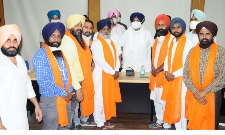 ਭਾਜਪਾ ਨੂੰ ਵੱਡਾ ਝਟਕਾ ਪੰਜਾਬ ਦੇ ਚਾਰ ਵਿਧਾਨ ਸਭਾ ਹਲਕਿਆਂ ਤੋਂ ਸੈਂਕੜੇ ਆਗੂ ਪਾਰਟੀ ਛੱਡ ਕੇ ਸੁਖਬੀਰ ਸਿੰਘ ਬਾਦਲ ਦੀ ਹਾਜ਼ਰੀ ’ਚ ਪਾਰਟੀ ’ਚ ਹੋਏ ਸ਼ਾਮਲ 1 Capture 1