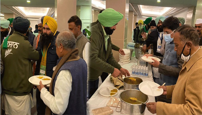 ਵੱਡੀ ਖਬਰ : ਨਰੇਂਦਰ ਤੋਮਰ ਸਮੇਤ ਸਾਰੇ ਮੰਤਰੀਆਂ ਨੇ ਕਿਸਾਨਾਂ ਨਾਲ ਹੀ ਖਾਧਾ ‘ਗੁਰੂ ਕਾ ਲੰਗਰ’ 1 Untitled 7 15
