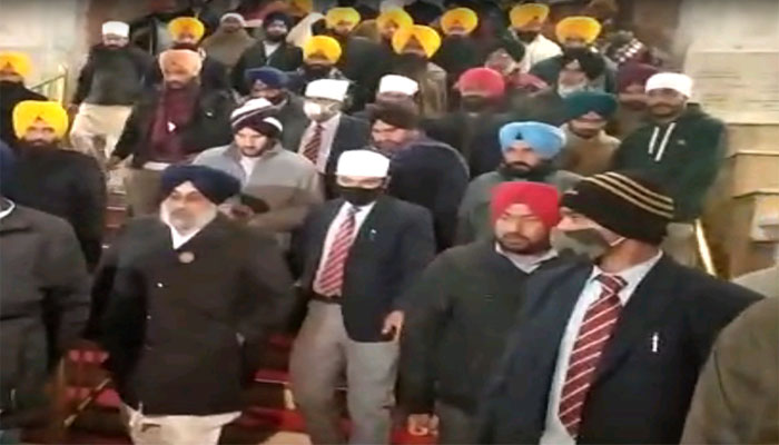 ਸੁਖਬੀਰ ਬਾਦਲ, ਹਰਸਿਮਰਤ ਬਾਦਲ ਅਤੇ ਬਿਕਰਮ ਮਜੀਠੀਆ ਨਵੇਂ ਸਾਲ ਮੌਕੇ ਸ਼੍ਰੀ ਹਰਿਮੰਦਿਰ ਸਾਹਿਬ ਹੋਏ ਨਤਮਸਤਕ 1 Untitled 1