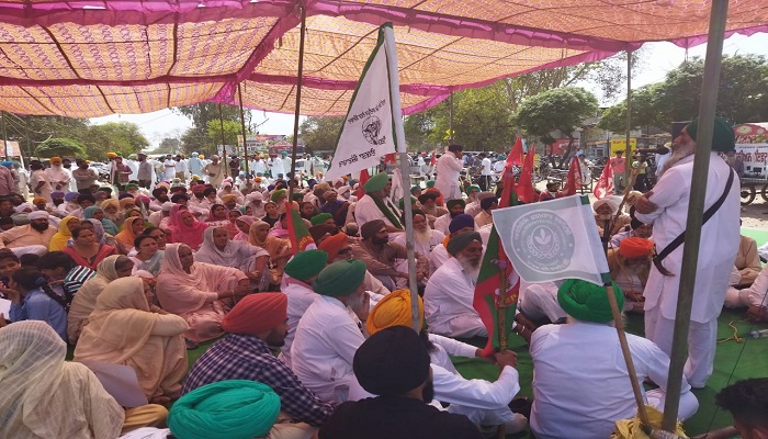 ਕਿਸਾਨ ਜਥੇਬੰਦੀਆਂ ਨੇ ਭਾਰਤ ਬੰਦ ਦੇ ਸੱਦੇ ਦੌਰਾਨ ਪਟਿਆਲਾ ਦੀਆਂ ਜੌੜੀਆਂ ਸੜਕਾਂ 'ਤੇ ਲਗਾਇਆ ਮੁਕੰਮਲ ਜਾਮ 1 WhatsApp Image 2021 03 26 at 15.52.24