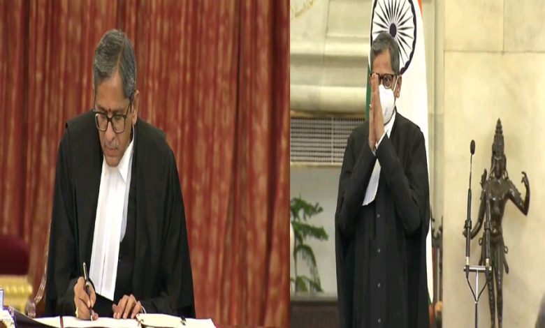 ਭਾਰਤ ਦੇ ਨਵੇਂ Chief Justice ਬਣੇ N.V. Ramana, ਰਾਸ਼ਟਰਪਤੀ ਭਵਨ ‘ਚ ਚੁੱਕੀ ਸਹੁੰ 1 4 4