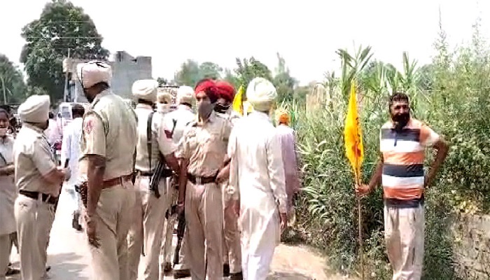 RSS ਦੇ ਵੱਲੋਂ ਲਗਾਏ ਖੂਨਦਾਨ ਕੈਂਪ ਦਾ ਕਿਸਾਨਾਂ ਨੇ ਕੀਤਾ ਵਿਰੋਧ , ਬੁਲਾਨੀ ਪਈ ਪੁਲਿਸ 1 1621508390NURPUR BEDI