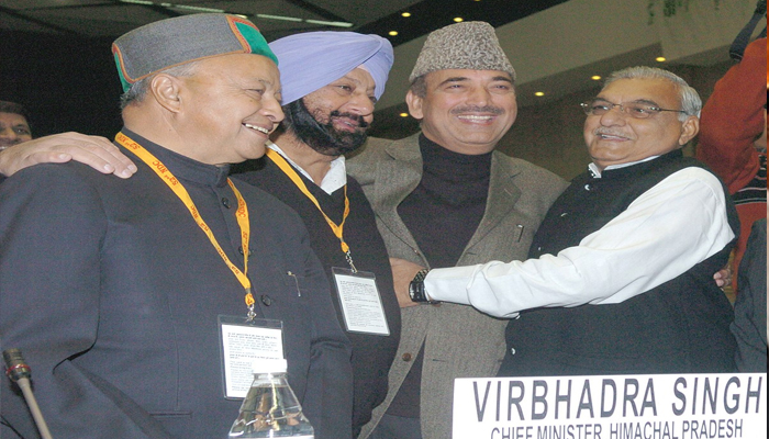CM ਕੈਪਟਨ ਨੇ ਵੀਰਭੱਦਰ ਸਿੰਘ ਦੇ ਦੇਹਾਂਤ 'ਤੇ ਜਤਾਇਆ ਸੋਗ, 'ਨਾ ਕੇਵਲ ਵੱਡੇ ਭਰਾ, ਸਗੋਂ ਗੁਰੂ ਵੀ ਸਨ ਸਾਡੇ' 1 2 6