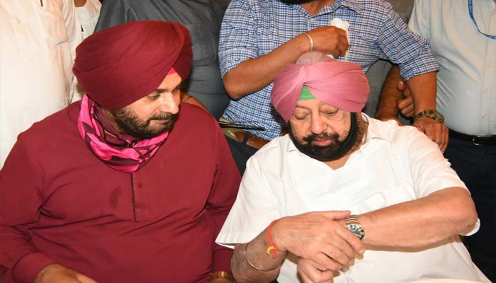 CM ਕੈਪਟਨ ਦੀ ਟੀ - ਪਾਰਟੀ 'ਚ ਸ਼ਾਮਿਲ ਹੋਏ ਸਿੱਧੂ, ਤਸਵੀਰ ਆਈ ਸਾਹਮਣੇ 1 6 19