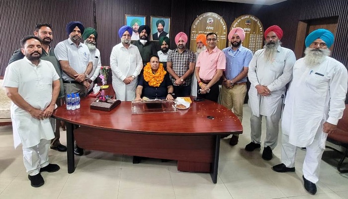 ਕਿਸਾਨ ਪੱਖੀ ਸਕੀਮਾਂ ਦਾ ਜ਼ਮੀਨੀ ਪੱਧਰ ਉਤੇ ਪ੍ਰਚਾਰ ਯਕੀਨੀ ਬਣਾਇਆ ਜਾਵੇ, ਸੁਖਜਿੰਦਰ ਸਿੰਘ ਰੰਧਾਵਾ ਨੇ ਖੇਤੀਬਾੜੀ ਵਿਕਾਸ ਬੈਂਕ ਦੇ ਨਵੇਂ ਚੁਣੇ ਡਾਇਰੈਕਟਰਾਂ ਨੂੰ ਆਖਿਆ 1 SADB Pic 1
