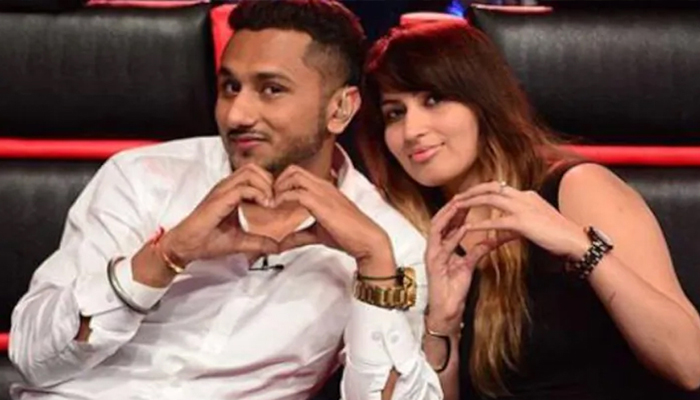 ਬਾਲੀਵੁਡ ਗਾਇਕ Yo Yo Honey Singh 'ਤੇ ਮਾਮਲਾ ਦਰਜ, ਪਤਨੀ ਸ਼ਾਲਿਨੀ ਨੇ ਘਰੇਲੂ ਹਿੰਸਾ ਦਾ ਲਗਾਇਆ ਇਲਜ਼ਾਮ 1 12 2