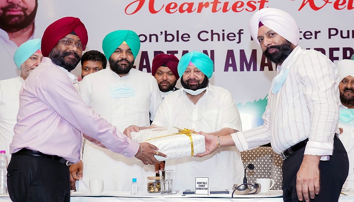 ਮੁੱਖ ਮੰਤਰੀ ਵੱਲੋਂ ਅੰਮ੍ਰਿਤਸਰ ਦੇ ਮੇਅਰ ਨੂੰ ਸ਼ਹਿਰ ਦੇ ਸਰਬਪੱਖੀ ਵਿਕਾਸ ਲਈ ਲੋੜੀਂਦੇ ਫੰਡ ਮੁਹੱਈਆ ਕਰਵਾਉਣ ਦਾ ਭਰੋਸਾ 1 DSC04256