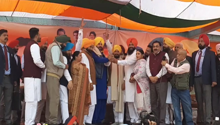 MLA Jagtar Singh Jagga ਆਧਿਕਾਰਿਕ ਤੌਰ 'ਤੇ ਕਾਂਗਰਸ 'ਚ ਹੋਏ ਸ਼ਾਮਿਲ, CM Channi ਅਤੇ Sidhu ਨੇ ਕੀਤਾ ਸਵਾਗਤ 1 11 10