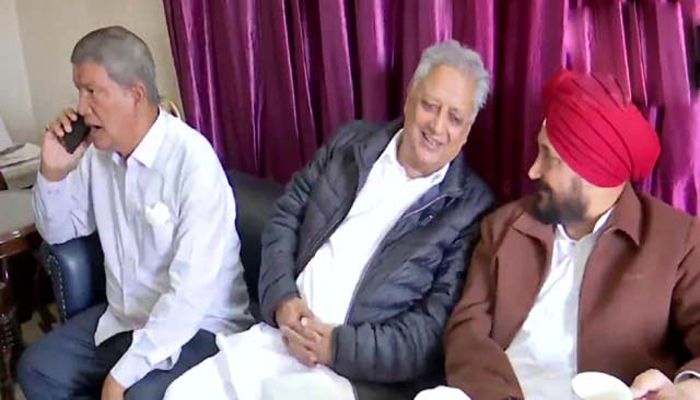 Dehradun ਪੁੱਜੇ CM Channi ਅਤੇ Navjot Sidhu ਨੇ Harish Rawat ਨਾਲ ਕੀਤੀ ਮੁਲਾਕਾਤ, Kedarnath ਲਈ ਹੋਏ ਰਵਾਨਾ 1 4 1