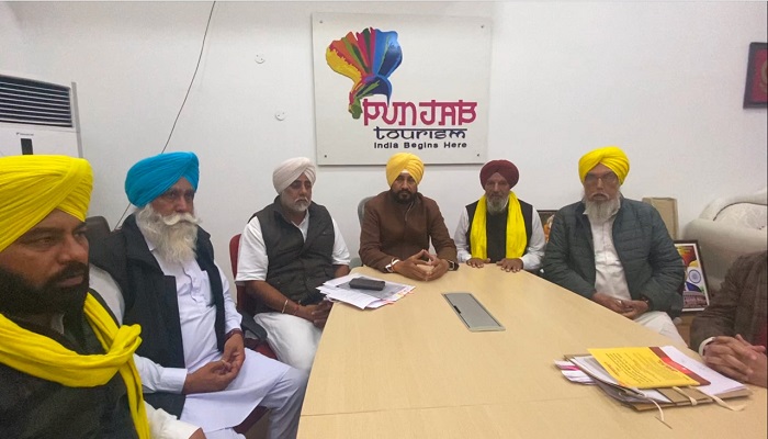 ਮੁੱਖ ਮੰਤਰੀ ਨੇ ਖੇਤ ਮਜ਼ਦੂਰਾਂ ਦੀ 10 ਫੀਸਦੀ ਰਾਸ਼ੀ ਸਣੇ ਨਰਮੇ ਦਾ ਪ੍ਰਤੀ ਏਕੜ ਮੁਆਵਜ਼ਾ 13,200 ਤੋਂ ਵਧਾ ਕੇ 18,700 ਰੁਪਏ ਕੀਤਾ 1 4 2 3