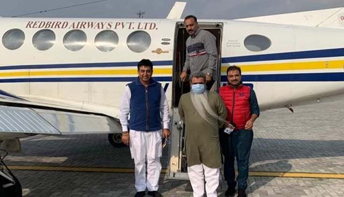 ਕੈਬਨਿਟ ਮੰਤਰੀ Bharat Bhushan Ashu, MLA ਸੰਜੈ ਤਲਵਾਰ ਅਤੇ ਪ੍ਰਦੀਪ ਦੇ ਨਾਲ ਚਾਰਟਰਡ ਪਲੈਨ 'ਚ Kedarnath ਲਈ ਹੋਏ ਰਵਾਨਾ 1 7 1