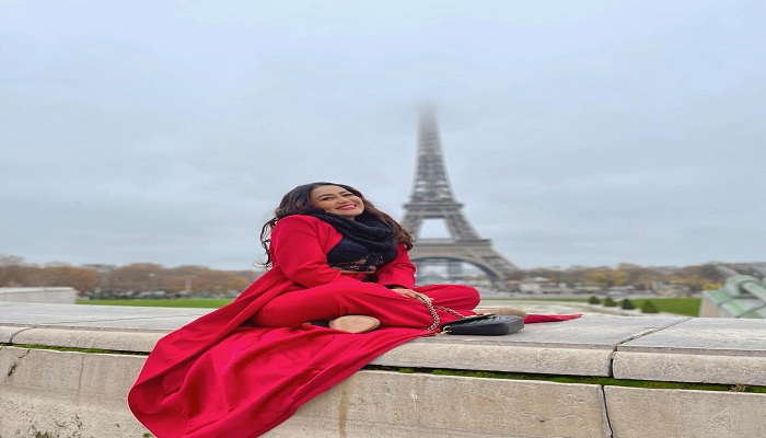 Neha Kakkar ਨੇ ਪੈਰਿਸ 'ਚ Rohanpreet ਦੀਆਂ ਕੁਝ ਤਸਵੀਰਾਂ ਸ਼ੇਅਰ ਕੀਤੀਆਂ 1 love in paris neha kakkar kisses rohanpreet singh in front of eiffel tower 163772833220