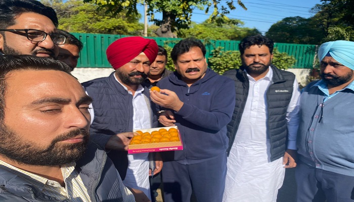 ਧਨਜੀਤ ਸਿੰਘ ਵਿਰਕ ਨੇ ਡਾ. ਵੇਰਕਾ ਦੀ ਹਾਜ਼ਰੀ ਵਿੱਚ ਪੰਜਾਬ ਜੈਨਕੋ ਲਿਮਟਡ ਦੇ ਚੇਅਰਮੈਨ ਵਜੋਂ ਅਹੁਦਾ ਸੰਭਾਲਿਆ 1 11
