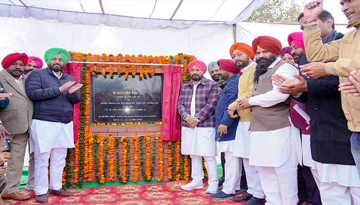 ਰੋਪੜ ਕੰਢੀ ਖੇਤਰ ਦੇ ਲੋਕਾਂ ਦੀ ਚਿਰਕੋਣੀ ਮੰਗ ਹੋਈ ਪੂਰੀ : ਮੁੱਖ ਮੰਤਰੀ ਚੰਨੀ ਨੇ ਹਰੀਪੁਰ ਨਾਲੇ ’ਤੇ ਉੱਚ ਪੱਧਰੀ ਪੁਲ ਦਾ ਰੱਖਿਆ ਨੀਂਹ ਪੱਥਰ 1 19