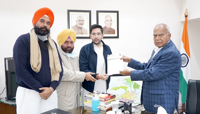 ਮੁੱਖ ਮੰਤਰੀ ਚੰਨੀ ਵਿਰੁੱਧ ਕੇਸ ਦਰਜ ਕਰਨ ਦੀ ਮੰਗ ਲੈ ਕੇ ਰਾਜਪਾਲ ਨੂੰ ਮਿਲਿਆ 'ਆਪ' ਦਾ ਵਫ਼ਦ 1 01 1