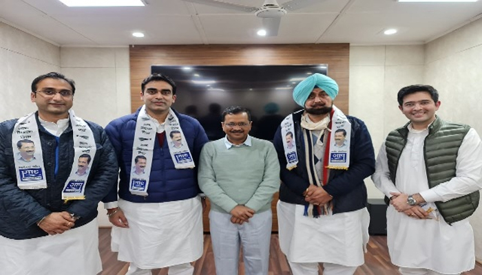 Jagmohan Kang ਨੇ ਛੱਡੀ Congress, ਆਪ 'ਚ ਹੋਏ ਸ਼ਾਮਲ, Kejriwal ਨੇ ਕੀਤਾ ਪਾਰਟੀ 'ਚ ਸਵਾਗਤ 1 12