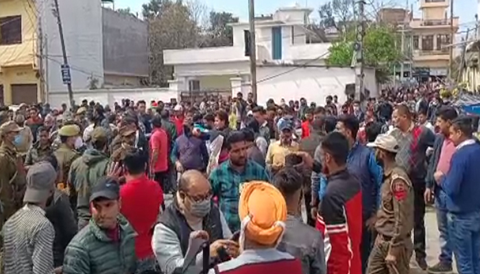 Udhampur 'ਚ ਬਲਾਸਟ ਹੋਣ ਨਾਲ ਮਚੀ ਹਫੜਾ- ਦਫੜੀ, 1 ਵਿਅਕਤੀ ਦੀ ਮੌਤ 13 ਜਖ਼ਮੀ 1 17 5