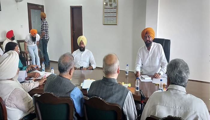 'ਐਨ.ਆਰ.ਆਈਜ਼. ਦੀ ਸਹੂਲਤ ਲਈ ਹਰ ਜ਼ਿਲ੍ਹੇ ’ਚ ਲਗਾਏ ਜਾਣਗੇ ਨੋਡਲ ਅਫ਼ਸਰ' 1 18 20