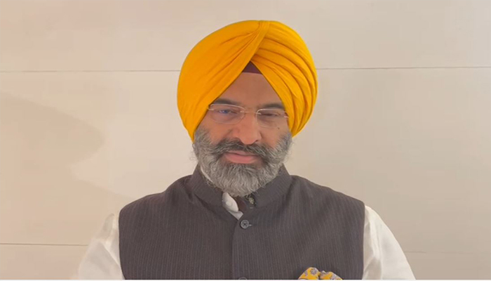 ਭਗਵੰਤ ਮਾਨ ਦੇ ਕੇਜਰੀਵਾਲ ਤੋਂ ਅਸ਼ੀਰਵਾਦ ਲੈਣ ਤੇ ਮਨਜਿੰਦਰ ਸਿਰਸਾ ਨੇ ਕਸਿਆ ਤੰਜ਼ 1 20 3