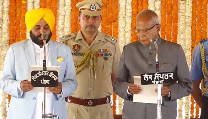 ਭਗਵੰਤ ਮਾਨ ਨੇ ਸ਼ਹੀਦ-ਏ-ਆਜਮ ਭਗਤ ਸਿੰਘ ਦੇ ਜੱਦੀ ਪਿੰਡ ਖਟਕੜ ਕਲਾਂ ਵਿਖੇ ਪੰਜਾਬ ਦੇ 28ਵੇਂ ਮੁੱਖ ਮੰਤਰੀ ਵਜੋਂ ਹਲਫ ਲਿਆ 1 fvvdv