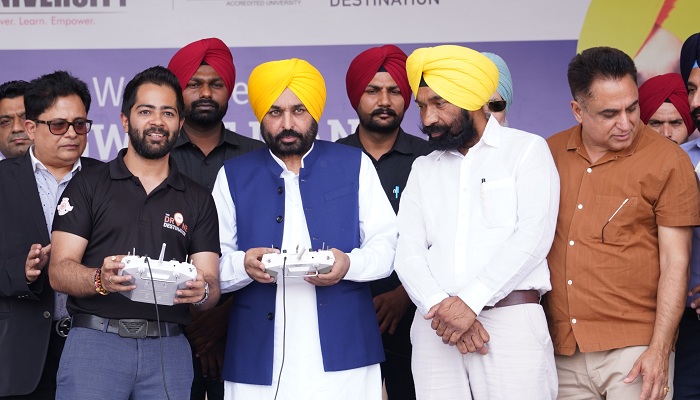 ਮੁੱਖ ਮੰਤਰੀ ਵੱਲੋਂ ਸਰਹੱਦ ਪਾਰੋਂ ਨਸ਼ੇ ਅਤੇ ਹਥਿਆਰਾਂ ਦੀ ਤਸਕਰੀ ਰੋਕਣ ਲਈ ਐਂਟੀ-ਡਰੋਨ ਤਕਨਾਲੋਜੀ ਵਿਕਸਤ ਕਰਨ ’ਤੇ ਜ਼ੋਰ 5 1650713543973