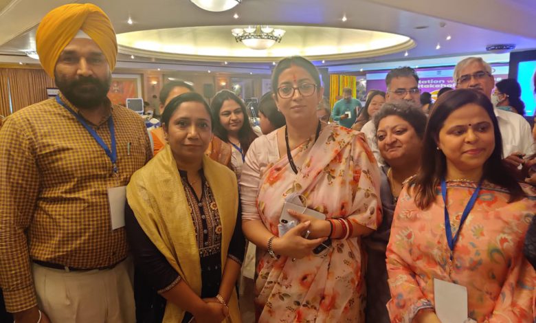 ਔਰਤਾਂ ਅਤੇ ਬੱਚਿਆਂ ਦੇ ਸ਼ਕੀਤਕਰਨ ਲਈ ਨੀਤੀਆਂ ਨੂੰ ਸੁਚੱਜੇ ਢੰਗ ਨਾਲ ਲਾਗੂ ਕਰਨਾ ਬਹੁਤ ਜ਼ਰੂਰੀ: ਡਾ. ਬਲਜੀਤ ਕੌਰ 1 2 1