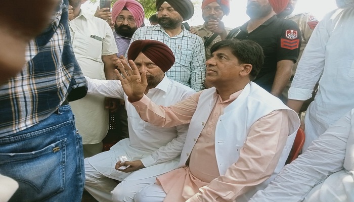 ਸਰਹਿੰਦ ਫੀਡਰ ਦਾ ਤਕਰੀਬਨ 250 ਫੁੱਟ ਪਾੜ ਮੁਰੰਮਤ ਕਰ ਇਕ ਹਫਤੇ ਵਿਚ ਪਾਣੀ ਕੀਤਾ ਜਾਵੇਗਾ ਚਾਲੂ - ਕੈਬਨਿਟ ਮੰਤਰੀ ਬ੍ਰਮ ਸ਼ੰਕਰ ਜਿੰਪਾ 3 Pic 1 4