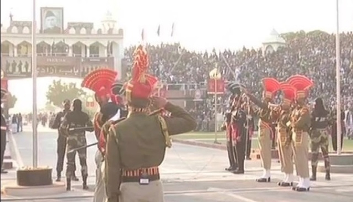ਅਟਾਰੀ ਬਾਰਡਰ 'ਤੇ ਹੋਣ ਵਾਲੀ Retreat Ceremony ਦੇ ਸਮੇਂ 'ਚ ਬਦਲਾਅ 1 6 13
