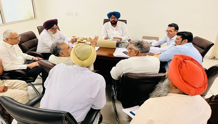ਪੰਜਾਬ 'ਚ ਘਰੇਲੂ ਮਹਿਲਾਵਾਂ ਨੂੰ ਡੇਅਰੀ ਫਾਰਮਿੰਗ ਨਾਲ ਜੋੜਿਆ ਜਾਵੇਗਾ: ਕੁਲਦੀਪ ਧਾਲੀਵਾਲ 2 j