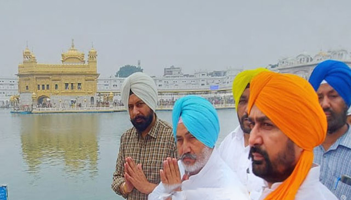 ਪੰਜਾਬ ਦੇ ਸਿਹਤ ਮੰਤਰੀ ਸ੍ਰੀ ਦਰਬਾਰ ਸਾਹਿਬ ਹੋਏ ਨਤਮਸਤਕ 1 1 9