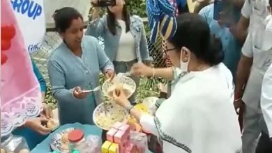 Photo of ਬੰਗਾਲ CM ਨੇ ਸਟਾਲ ‘ਤੇ ਬਣਾਏ ਗੋਲ-ਗੱਪੇ, Video Viral