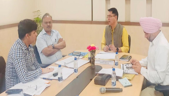 ਅਮਨ ਅਰੋੜਾ ਵੱਲੋਂ ਰਜਿਸਟਰਡ ਕਲੋਨੀਆਂ ਵਿੱਚ ਵਸਨੀਕਾਂ ਨੂੰ ਸਾਰੀਆਂ ਸਰਕਾਰੀ ਸਹੂਲਤਾਂ ਦੇਣੀਆਂ ਯਕੀਨੀ ਬਣਾਉਣ ਦੇ ਨਿਰਦੇਸ਼ 1 pic4 2