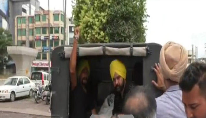 ਆਜ਼ਾਦੀ ਦਿਹਾੜੀ ਮੌਕੇ ਪ੍ਰਦਰਸ਼ਨ ਕਰ ਰਹੇ ਕੱਚੇ ਅਧਿਆਪਕਾਂ ਨੂੰ ਪੁਲਿਸ ਨੇ ਲਿਆ ਹਿਰਾਸਤ ‘ਚ 1 9 10