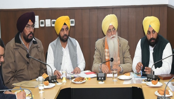 ਡਾ. ਨਿੱਜਰ ਨੇ ਜੀ-20 ਸਿਖਰ ਸੰਮੇਲਨ ਦੇ ਸੰਬੰਧ ‘ਚ ਅੰਮ੍ਰਿਤਸਰ ਦੇ ਸੁੰਦਰੀਕਰਨ ਦੀਆਂ ਤਿਆਰੀਆਂ ਦਾ ਲਿਆ ਜਾਇਜ਼ਾ 1 Pic 2 1 4