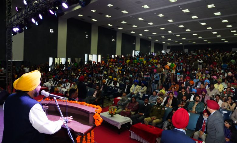 ਮੁੱਖ ਮੰਤਰੀ ਨੇ ਪੰਜਾਬੀ ਬੋਲਣ ’ਤੇ ਪਾਬੰਦੀ ਲਾਉਣ ਵਾਲੀਆਂ ਸਿੱਖਿਆ ਸੰਸਥਾਵਾਂ ਨੂੰ ਸਖ਼ਤ ਕਾਰਵਾਈ ਦੀ ਦਿੱਤੀ ਚੇਤਾਵਨੀ 1 WhatsApp Image 2022 12 12 at 6.39.55 PM1