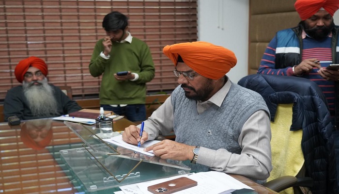 ਪੰਜਾਬ ਸਰਕਾਰ ਪੰਚਾਇਤੀ ਜ਼ਮੀਨਾਂ ਨੂੰ ਨਾਜਾਇਜ਼ ਕਬਜਿਆਂ ਤੋਂ ਮੁਕਤ ਕਰਵਾਉਣ ਲਈ ਦੁਬਾਰਾ ਮੁਹਿੰਮ ਸ਼ੁਰੂ ਕਰੇਗੀ: ਕੁਲਦੀਪ ਸਿੰਘ ਧਾਲੀਵਾਲ 1 pic 1 12