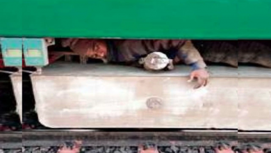 Photo of Maitri Express: ਬੋਗੀ ਹੇਠਾਂ ਲੁਕ ਕੇ ਬੰਗਲਾਦੇਸ਼ ਜਾ ਰਿਹਾ ਸੀ ਨੌਜਵਾਨ, ਸੁਰੱਖਿਆ ਕਰਮਚਾਰੀਆਂ ਨੇ ਫੜਿਆ