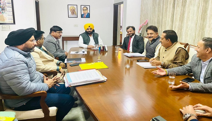 ਐਸ.ਏ.ਐਸ ਨਗਰ ਦੇ ਬਿਲਡਰਾਂ ਵੱਲੋਂ ਹਰਭਜਨ ਸਿੰਘ ਈ.ਟੀ.ਓ. ਨਾਲ ਮੁਲਾਕਾਤ 1 pic 2