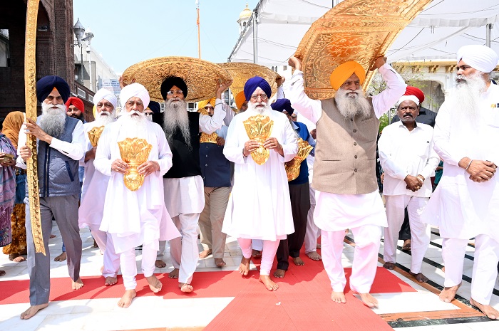 ਸੱਚਖੰਡ ਸ੍ਰੀ ਹਰਿਮੰਦਰ ਸਾਹਿਬ ਵਿਖੇ ਸੋਨੇ ਦੇ ਪੱਤਰੇ ਲਗਾਉਣ ਦਾ ਕਾਰਜ ਸ਼ੁਰੂ 1 007