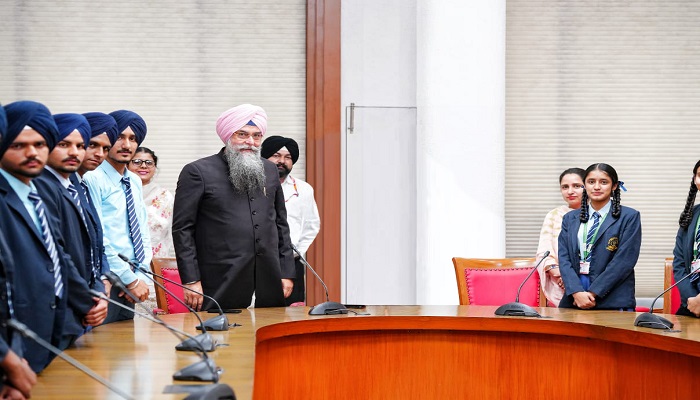 ਪੰਜਾਬ ਵਿਧਾਨ ਸਭਾ ਸਪੀਕਰ ਨੇ ਵਿਦਿਆਰਥੀਆਂ ਨੂੰ ਲੋਕਤੰਤਰੀ ਪ੍ਰਕਿਰਿਆ ਵਿੱਚ ਸ਼ਮੂਲੀਅਤ ਲਈ ਪ੍ਰੇਰਿਆ 1