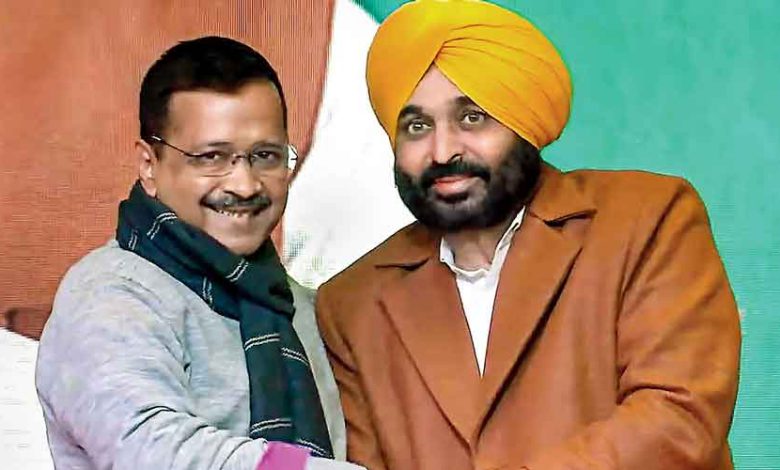 CM ਭਗਵੰਤ ਮਾਨ ਵੱਲੋਂ CM ਕੇਜਰੀਵਾਲ ਨਾਲ ਮੁਲਾਕਾਤ 1 1642527699 19aap 4c