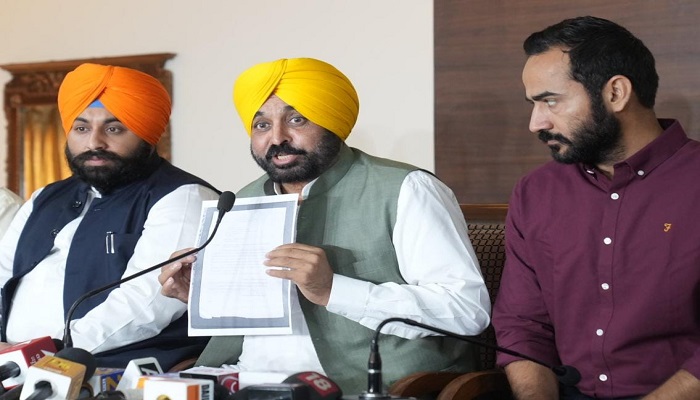 ਮੁੱਖ ਮੰਤਰੀ ਭਗਵੰਤ ਮਾਨ ਦੀ ਹਰਿਆਣਾ ਦੇ ਮੁੱਖ ਮੰਤਰੀ ਨੂੰ ਕੋਰੀ ਨਾਂਹ; “ਪੰਜਾਬ ਯੂਨੀਵਰਸਿਟੀ ਵਿੱਚ ਨਹੀਂ ਮਿਲੇਗੀ ਕੋਈ ਹਿੱਸੇਦਾਰੀ” 1 Pic 2 3