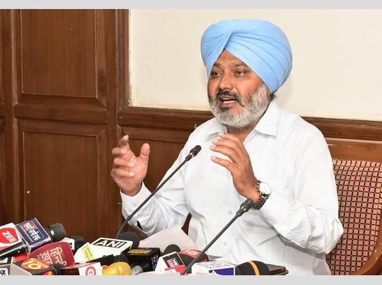 ਕੇਰਲ ਦੇ ਦੌਰੇ 'ਤੇ ਗਿਆ ਪੰਜਾਬ ਸਰਕਾਰ ਦਾ ਇੱਕ ਵਫ਼ਦ, ਆਬਕਾਰੀ ਮਾਲੀਆ ਵਧਾਉਣ ਲਈ ਤਕਨੀਕੀ ਉਪਾਵਾਂ ਬਾਰੇ ਪ੍ਰਾਪਤ ਕਰੇਗਾ ਜਾਣਕਾਰੀ 1 Harpal Singh Cheema edt 1683039081157