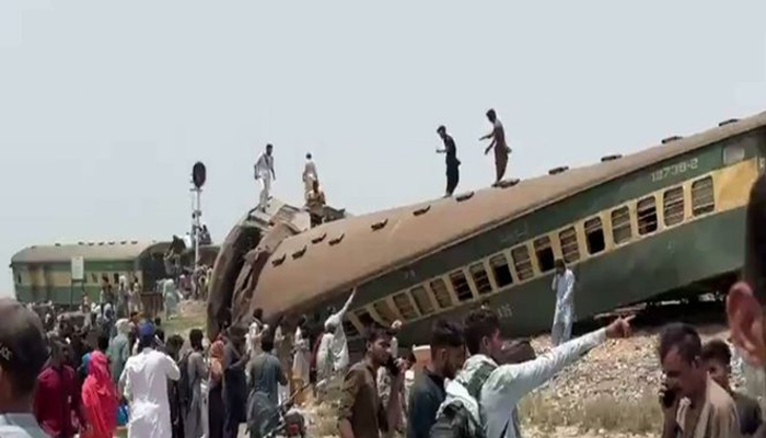 Pakistan Train Accident, image source @JahanZaibb_