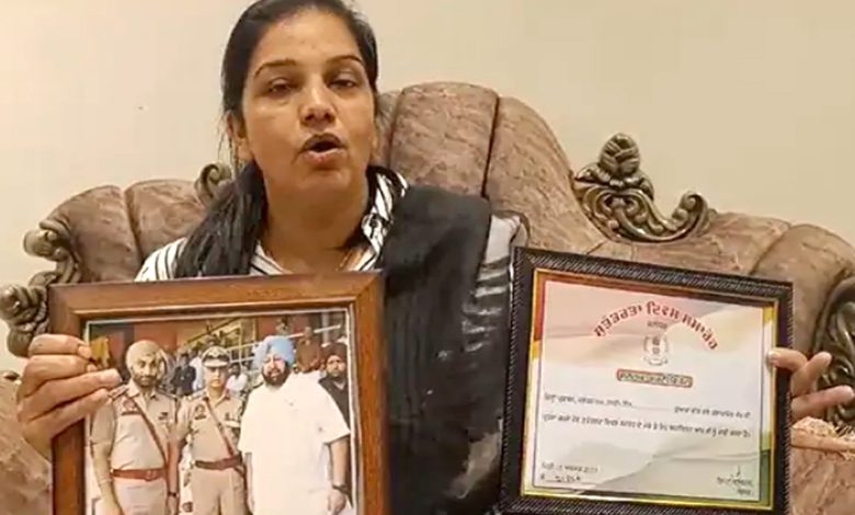 ਜਲੰਧਰ ਢਿੱਲੋਂ ਭਰਾ ਖੁਦਕੁਸ਼ੀ ਮਾਮਲਾ- ਬਰਖਾਸਤ ਐੱਸਐੱਚਓ ਦੀ ਪਤਨੀ ਬੈਠੇਗੀ ਧਰਨੇ ਤੇ 1 375795128 1229044277778073 5212698820775115245 n