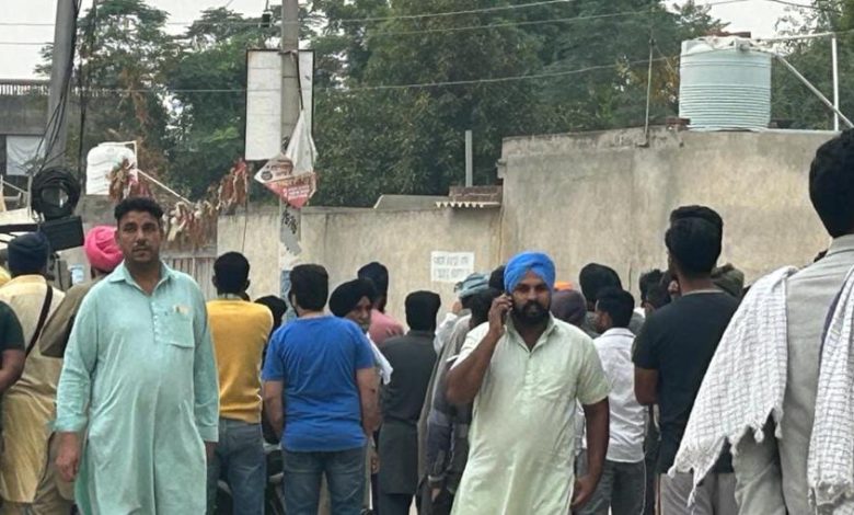 ਪਿੰਡ ਕੋਠਾ ਗੁਰੂ ਚ ਆਪਸੀ ਰੰਜਿਸ਼ ਦੇ ਚਲਦਿਆਂ ਅੰਨੇਵਾਹ ਚਲਾਈਆਂ ਗਈਆਂ ਗੋਲੀਆਂ 1 IMG 20231110 WA0001
