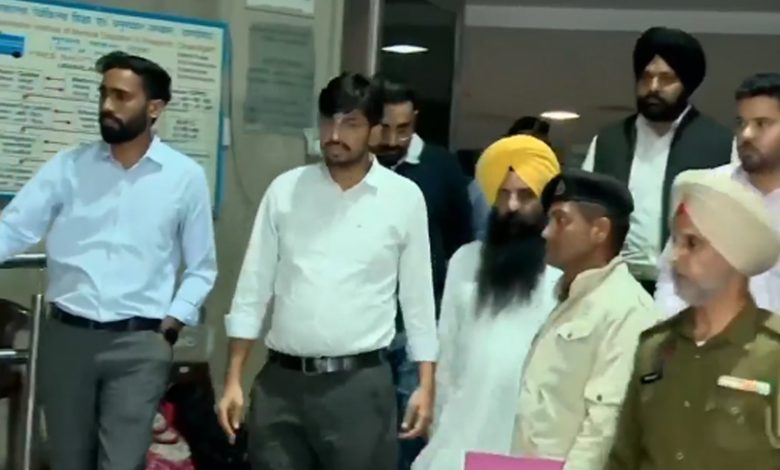 ਆਪ' ਵਿਧਾਇਕ ਗੱਜਣਮਾਜਰਾ ਨੂੰ ਚੰਡੀਗੜ੍ਹ ਪੀਜੀਆਈ ਤੋਂ ਡਿਸਚਾਰਜ, ED ਨੇ 4 ਦਿਨਾਂ ਦੇ ਰਿਮਾਂਡ 'ਤੇ ਲਿਆ 1 Untitled 1 23