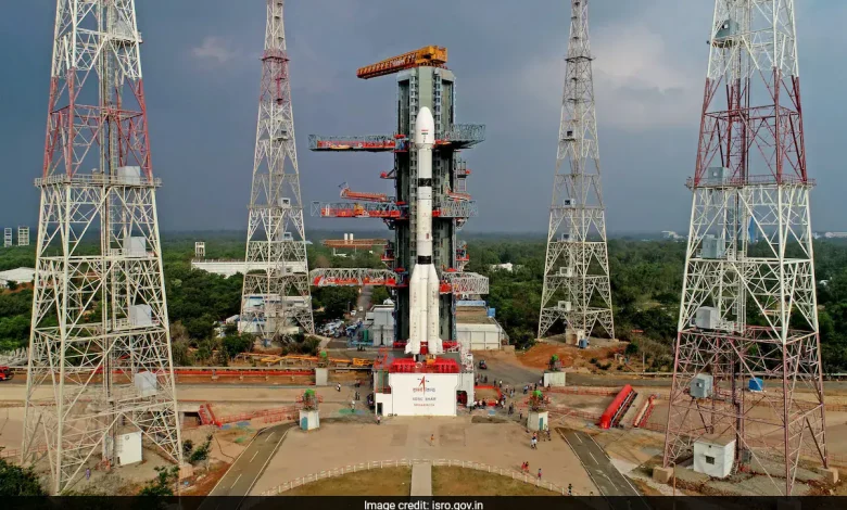 iSRO ਦੀ ਇੱਕ ਹੋਰ ਵੱਡੀ ਉਪਲਬਧੀ, ਪੁਲਾੜ ਵਿੱਚ ਭੇਜਿਆ ਤੀਜੀ ਪੀੜ੍ਹੀ ਦਾ ਮੌਸਮ ਉਪਗ੍ਰਹਿ 1 eqmmdehg isro gslv insat3ds 625x300 15 February 24