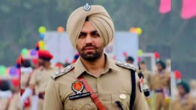 Photo of ਬਰਖ਼ਾਸਤ DSP ਗੁਰਸ਼ੇਰ ਸੰਧੂ ਨੇ ਹਾਈਕੋਰਟ ਅਰਜ਼ੀ ਦਾਖਲ ਕਰਦੇ ਹੋਏ ਦਾਅਵਾ ਕੀਤਾ ਕਿ ਗੈਂਗਸਟਰਾਂ ਤੋਂ ਉਨ੍ਹਾਂ ਨੂੰ ਤੇ ਪਰਿਵਾਰ ਨੂੰ ਖਤਰਾ